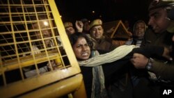 Indian women demonstrating against the brutal gang-rape of a woman on a moving bus scuffle with police as they try to approach the residence of Indian Home Minister Sushilkumar Shinde in New Delhi, India, Dec. 24, 2012.