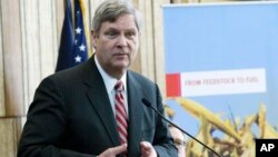 U.S. Agriculture Secretary Tom Vilsack speaks at the DuPont Beaver Creek research facility, in Johnston, Iowa, March 29, 2013.