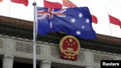 澳大利亚国旗在北京人大会堂前飘扬以欢迎澳大利亚领导人到访。（2016年4月14日）