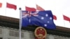 FILE - Bendera Australia berkibar di depan Aula Besar Rakyat di Beijing untuk menyambut pemimpin Australia, 14 April 2016.