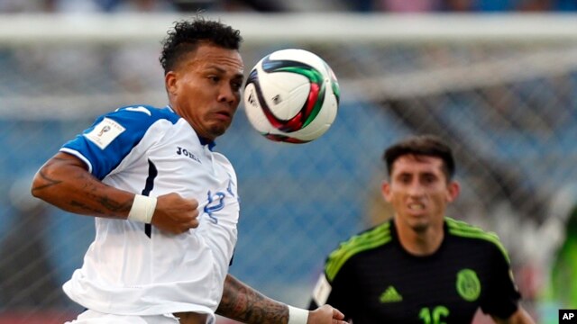 Arnoldo Peralta era defensa derecho de la selección hondureña de fútbol y del equipo Olimpia de su país.