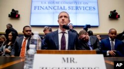 Mark Zuckerberg, quien fue interrogado por varias horas por congresistas, defendió el ambicioso proyecto global de la empresa de crear una moneda digital.