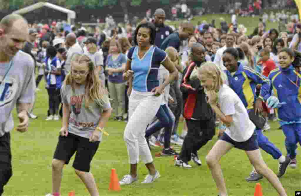 U.S. first lady Michelle Obama trains with schoolchildren during a 'Let's Move!' event for about 1,000 American military children and American and British students at the U.S. ambassador's residence in London, ahead of the 2012 Summer Olympics, Friday, Ju