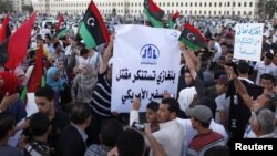 Miles de libios marcharon en Bengasi en defensa de la democracia y para expulsar las milicias islámicas de la ciudad.