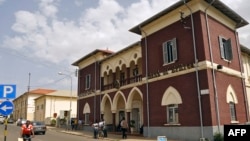 FILE - The Bank of Eritrea in Asmara, July 22, 2013. Eritrea has temporarily shut down 450 private businesses, saying they failed to use the banking system.