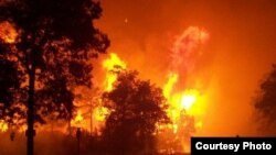 大面積野火燒毀了森林﹐2012年7月密蘇里一國家公園野火。(資料照片)