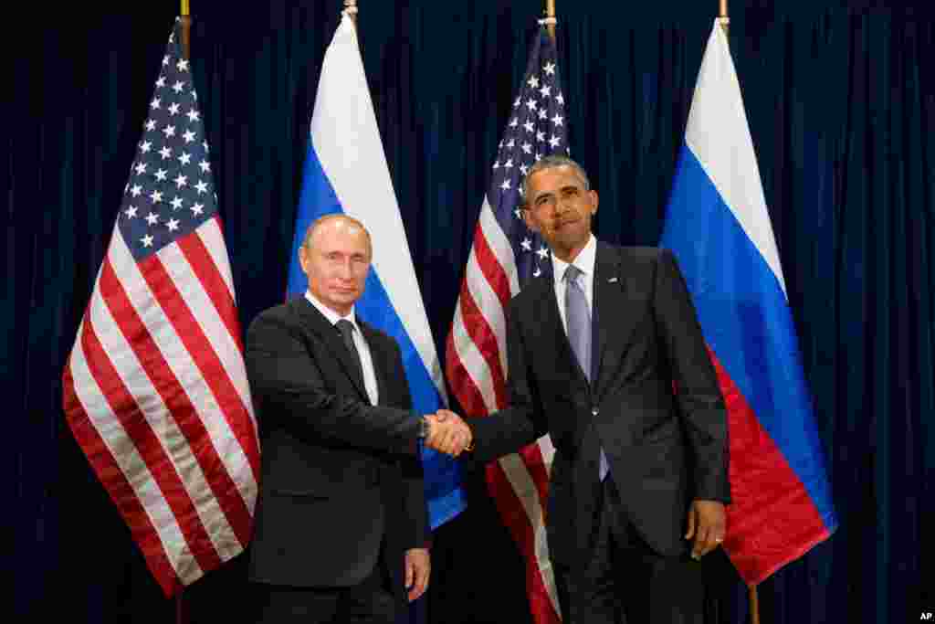 United States President Barack Obama and Russia&#39;s President President Vladimir Putin pose for members of the media before a bilateral meeting at United Nations headquarters in New York, Sept. 28, 2015.