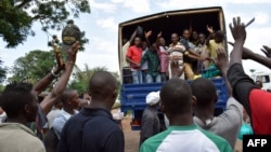 Former inmates wave from a lorry after having been released from the Mpimba central prison in Bujumbura, Jan. 23, 2017. 