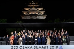 Presiden Joko Widodo bersama para pemimpin negara-negara G20 berpose di Osaka, Jepang, 28 Juni 2019 (foto: dok).