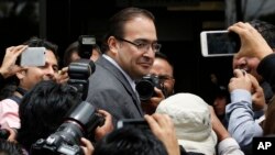 FILE - Veracruz Gov. Javier Duarte arrives to the Attorney General's Office in Mexico City on Aug. 5, 2016. The embattled outgoing governor of an eastern Mexico state faces federal corruption investigations said Oct. 12, 2016, that he will leave office early. 