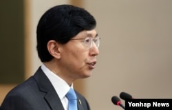 조준혁 한국 외교부 대변인이 22일 서울 외교부청사에서 북한의 미사일 발사에 대한 성명을 발표하고 있다.