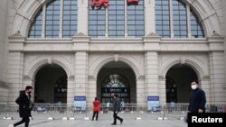 La estación de trenes de Wuhan es un lugar desierto el 23 de enero de 2020, después de las medidas dispuestas por el gobierno de China para contener la propagación de un virus que ha matado a 17 personas.