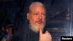Julian Assange à chegada do Tribunal dos Magistrados de Westminster, depois da detenção em Londres, 11 de Abril, 2019. 