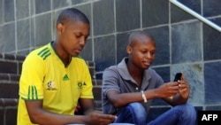 Students using their mobile phones after class at the Witwatersrand University in Johannesburg (2010 file photo). 