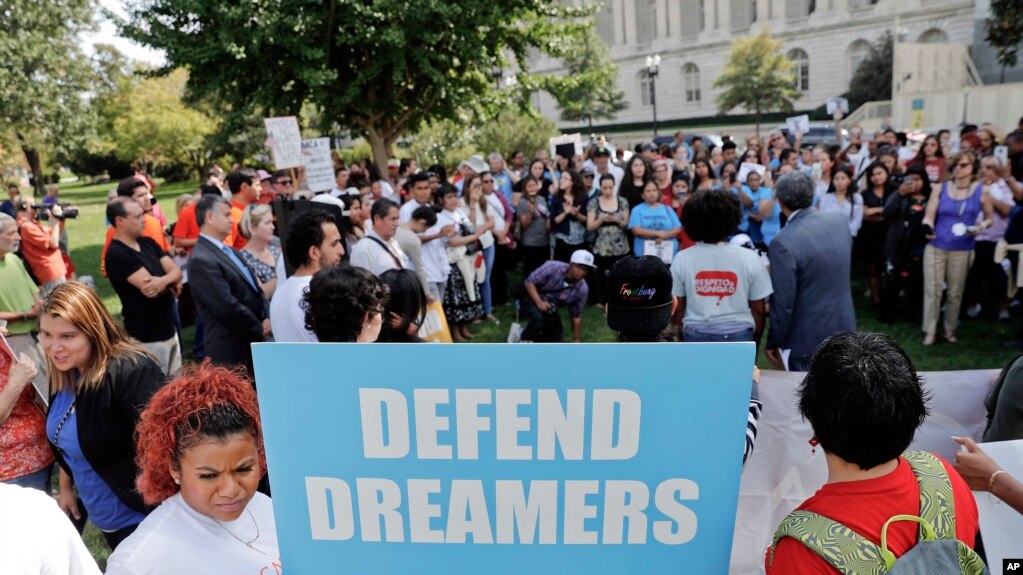 Những người vận động cho quyền của di dân tập trung trước Quốc hội Mỹ ngày 26/9/17.