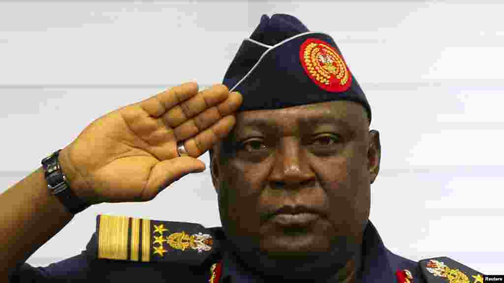 Sabon babban hafsin tsaron kasa, Air Marshal Alex Badeh.