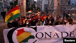 Manifestantes protestan contra el Gobierno en La Paz, la capital de Bolivia, el 10 de noviembre de 2021.