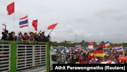 Des manifestants pro-démocratie participent à un rassemblement de masse pour réclamer l'éviction du gouvernement du premier ministre Prayuth Chan-ocha et des réformes dans la monarchie, à Bangkok, Thaïlande, le 19 septembre 2020. REUTERS/Athit Perawongmetha