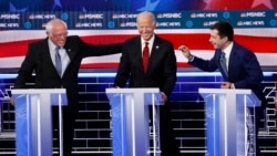 Berni Sanders, Džo Bajden i Pit Butidžidž tokom debate demokratskih predsedničkih kandidata u Las Vegasu, 19. februara 2020. (Foto: AP/John Locher)