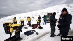 Spasilačke ekipe tragaju za preživelima nakon helikopterske nesreće u Peruu