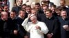 A Igreja Católica deverá estudar a possibilidade de homens casados ​​serem sacerdotes, diz o Papa Francisco