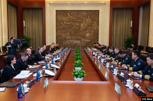 美国海军作战部长理查森上将一行2019年1月14日与中方会谈(美国海军照片)