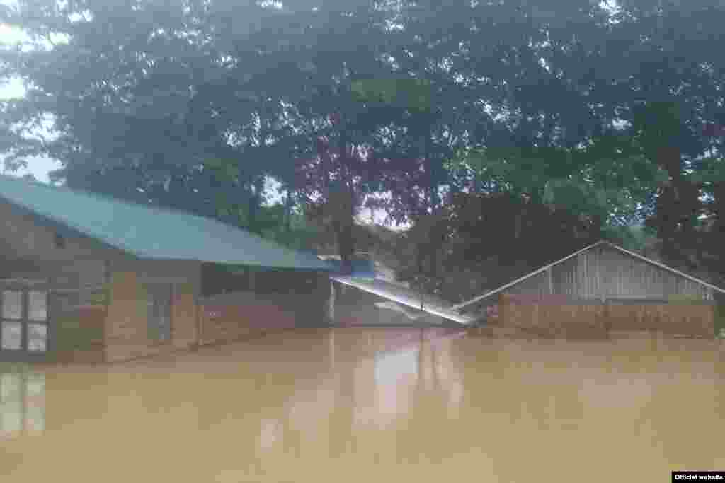 سیلاب کی تباہ کاری کا ایک منظر۔