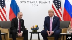 Tổng thống Mỹ Donald Trump và Tổng thống Nga Vladimir Putin tại cuộc họp song phương bên lề Hội nghị Thượng đỉnh G20 ở Osaka, Nhật Bản, ngày 28/6/2019.