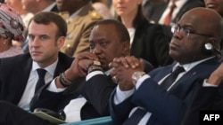 Bakonzi ya bikolo RDC, Félix Tshisekedi (droite), ya France, Emmanuel Macron (gauche), ya Kenya, Uhuru Kenyatta (na kati), bakutanaki na 4e session ya Assemblée générale ya ONU mpo na environnement (bonzinganzinga/mokili), One Planet, na Nairobi, Kenya, 1