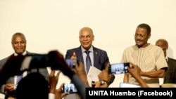 Da esquerda para a direita: Abel Chivukuvuku, Adalberto Costa Júnior, Filomeno Vieira Lopes, na apresentação da Frente Patriótica Unida. Luanda, Angola. 5 de Outubro 2021