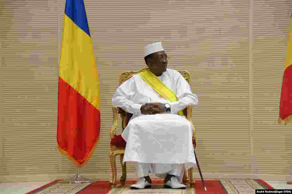 Le président tchadien Idriss Deby Itno lors de son investiture, au Tchad, le 10 août 2016 (VOA/André Kodmadjingar)