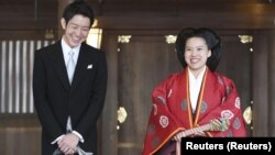 Yaponiya şahzadəsi Ayako (sağda) və həyat yoldaşı Key Moriya.