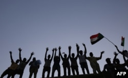 Sudanese protesters rally outside the army headquarters in Khartoum, May 4, 2019, to demand that the ruling military council hand power to a civilian administration.