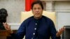 عمران خان کے بقول پاکستان اور بھارت ایک دوسرے کی آنکھوں میں آنکھیں ڈال کر کھڑے ہیں۔ (فائل فوٹو)