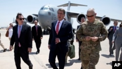 美國國防部長卡特星期四抵達巴格達