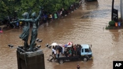 Pemerintah menetapkan kondisi darurat untuk wilayah DKI Jakarta akibat bencana banjir yang melanda sejak Senin (14/1). 