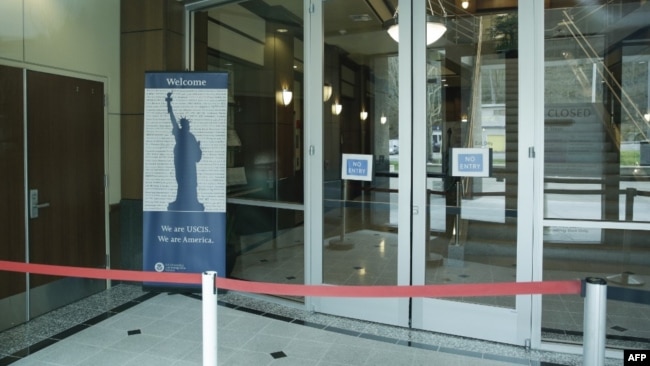 美国华盛顿州的一座国土安全部与移民局办公楼因新冠疫情而关闭。（2020年3月3日）