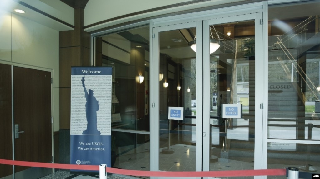 资料照片：美国华盛顿州的一座国土安全部与移民局办公楼因新冠疫情而关闭。（2020年3月3日）(photo:VOA)