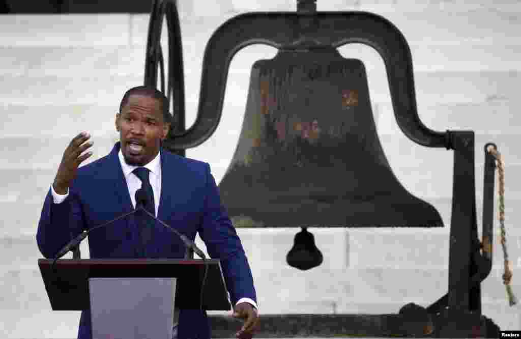 Actor Jamie Foxx speaks during a ceremony marking the 50th anniversary of Martin Luther King, Jr.&#39;s &quot;I Have a Dream&quot; speech on the steps of the Lincoln Memorial in Washington, August 28, 2013.&nbsp;