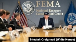 Predsednik Donald Tramp na sednici čelnika Agencije za vanredne situacije (FEMA)