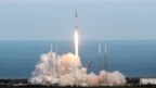 Tên lửa SpaceX Falcon 9 phóng hôm 2/4 mang theo thiết bị dọn rác vũ trụ của châu Âu.