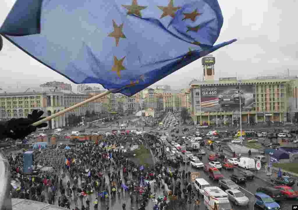 A view of a rally in support of integration with the European Union, as a supporter waves a European flag from a building top in Kyiv, Nov. 29, 2013.