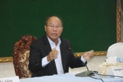 Minister of Health Mam Bunheng speaks at a press conference about Cambodia's preparation for COVID-19, Phnom Penh, Cambodia, Monday, April 13, 2020. (Sun Narin/VOA Khmer)