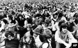 Dylan fans wait for their hero at the festival on the Isle of Wight in England, Aug. 31, 1969