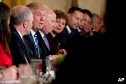 美国总统川普2017年3月7日在白宫东厢与众议院共和党议员商讨新医保法案