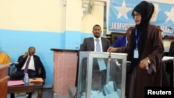 Somali legislator Ikran Yusuf Hirsi casts her ballot during the voting for the new Speaker of the Somali Federal Parliament in the capital Mogadishu, Somalia Jan. 11, 2017.