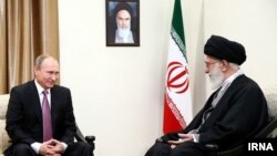 دیدار ولادیمیر پوتین رئیس جمهوری روسیه با آیت اﻟله علی خامنه ای رهبر جمهوری اسلامی ایران در تهران - ۲ آذر ۱۳۹۴