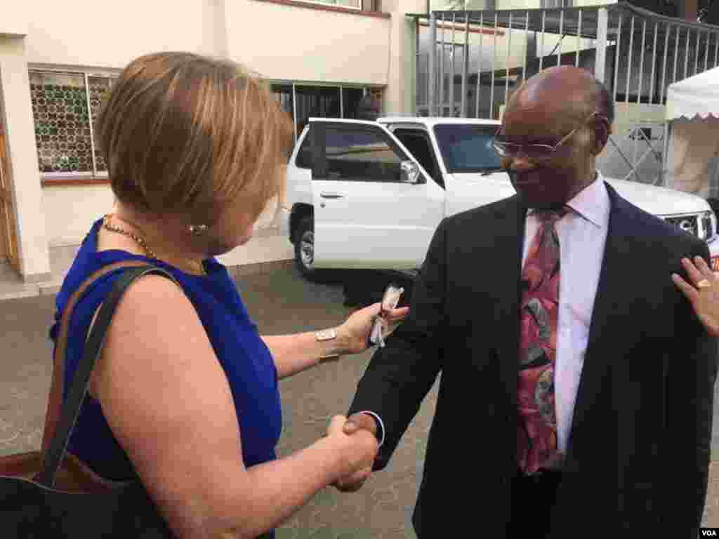 VOA Director Amanda Bennett during a visit with S.K Macharia, Chairman of Royal Media (Citizen Radio/TV) in Nairobi, Kenya.