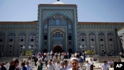 Tojikiston poytaxti Dushanbedagi markaziy masjid