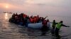 EU-터키 송환 합의 후에도 이민자 행렬 이어져